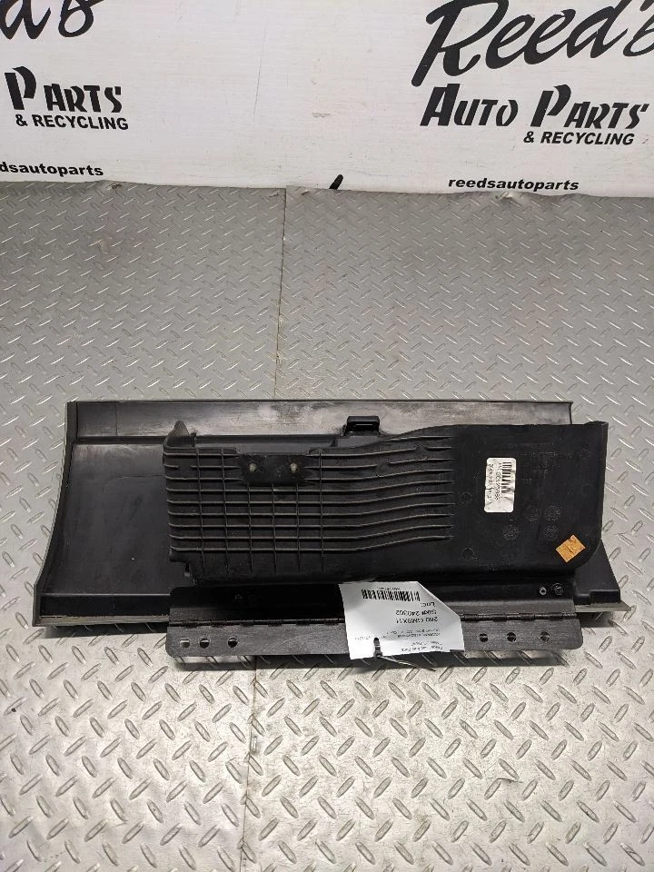 Chevrolet Suburban 1500 2007-2014 guantera inferior compartimento de almacenamiento 1161465 Foto 4 de 4