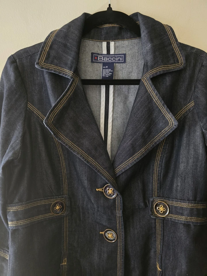 Blazer de mezclilla Baccini para mujer manga 3/4 dobladillo deshilachado preppy náutico steampunk  Foto 2 de 4