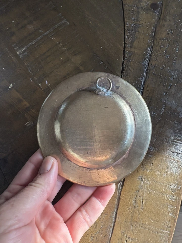 "Antigua bandeja de pasadores hindúes indios de cobre, latón, metal plateado de 4,25"" de diámetro" Foto 3 de 4