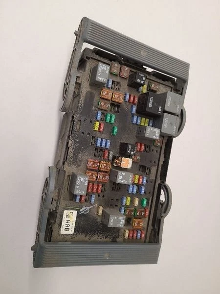 2010-2014 Chevrolet  Chevy Tahoe,Cadillac Escalade Engine Fuse Box OEM Foto 4 de 4