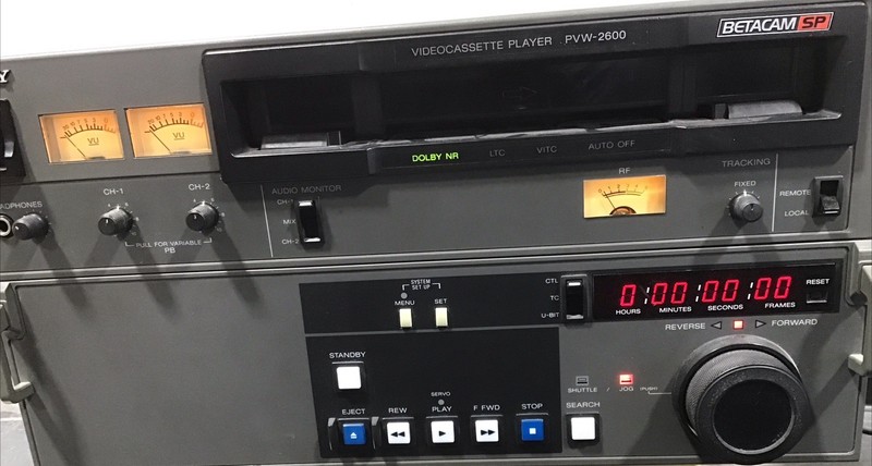 Sony PVW-2600 Beta SP Pro Videocassette Player ,Powers On , Otherwise Untested