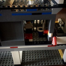 LEGO CITY: Police Headquarters (7744) W/INSTRUCTIONAL MANUAL 100% COMPLETE