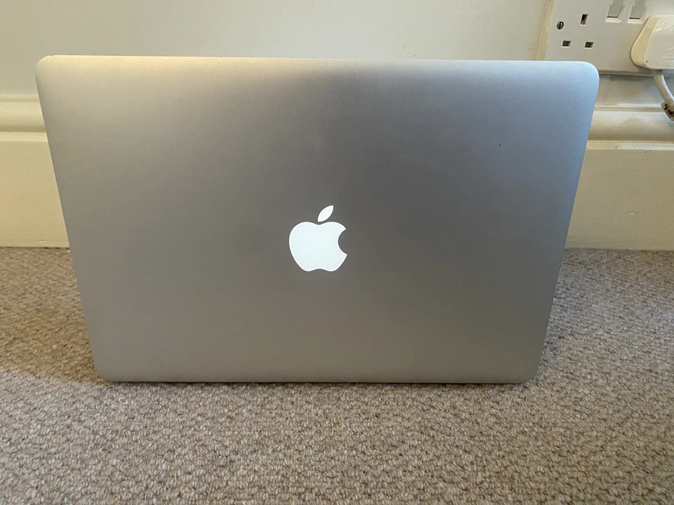 Apple MacBook Air 13" 1.6GHz 2015 Intel Core i5 4GB RAM 128GB SSD - Image 4 of 4