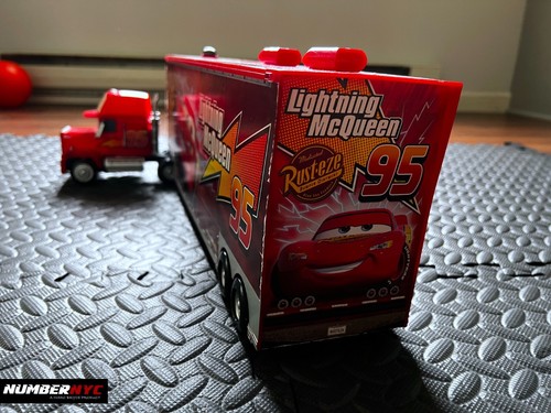 Disney Cars Mack Semi Truck Race Car Hauler Holder Storage Carrying Case W69PE - Picture 8 of 17