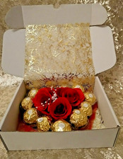 HAMPER GIFT BOX HEART SHAPE CHOCOLATES VALENTIN MOTHER'S DAY BIRTHDAY WELL DONE