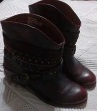 Not Rated Western Ankle Womens Booties Burgundy Cowgirl Boots Size 7.5 