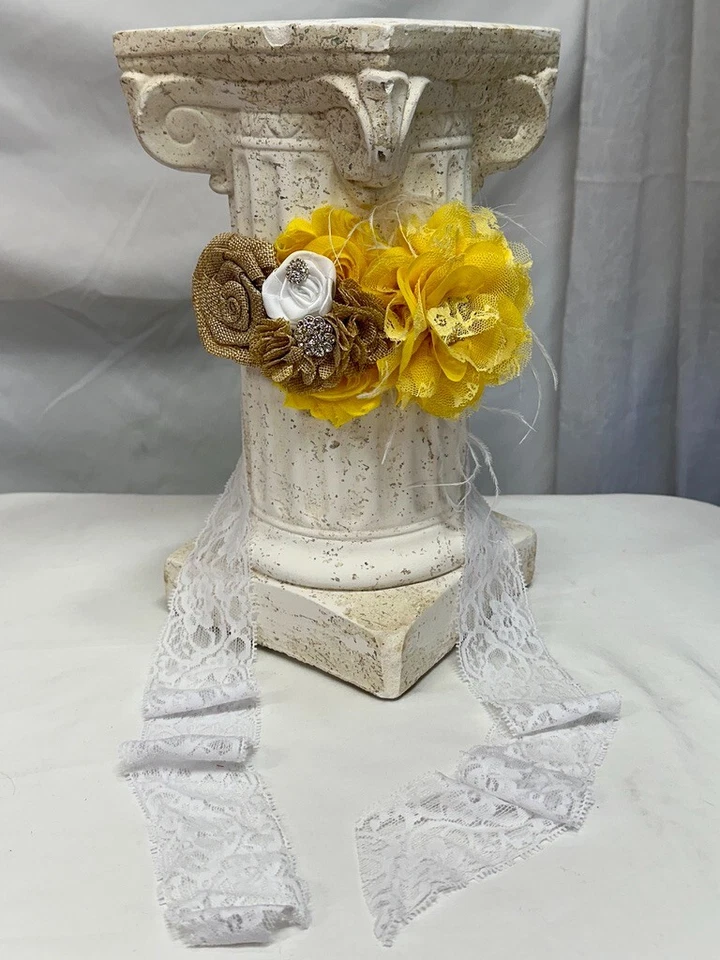 Faja de maternidad, flores amarillas/bronceadas, pedrería, arpillera/seda, encaje blanco, foto Foto 4 de 4