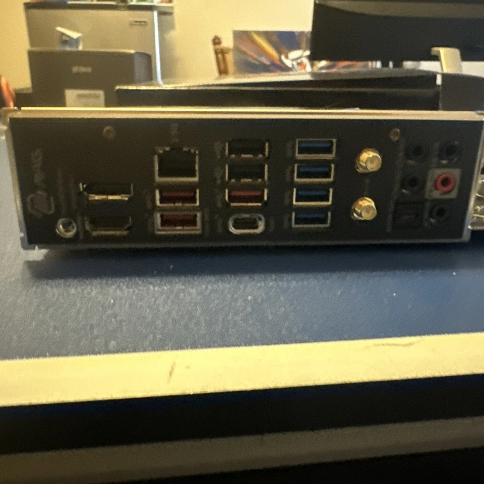 Placa madre MSI MAG B650 TOMAHAWK WiFi AM5 ATX AMD Foto 3 de 4