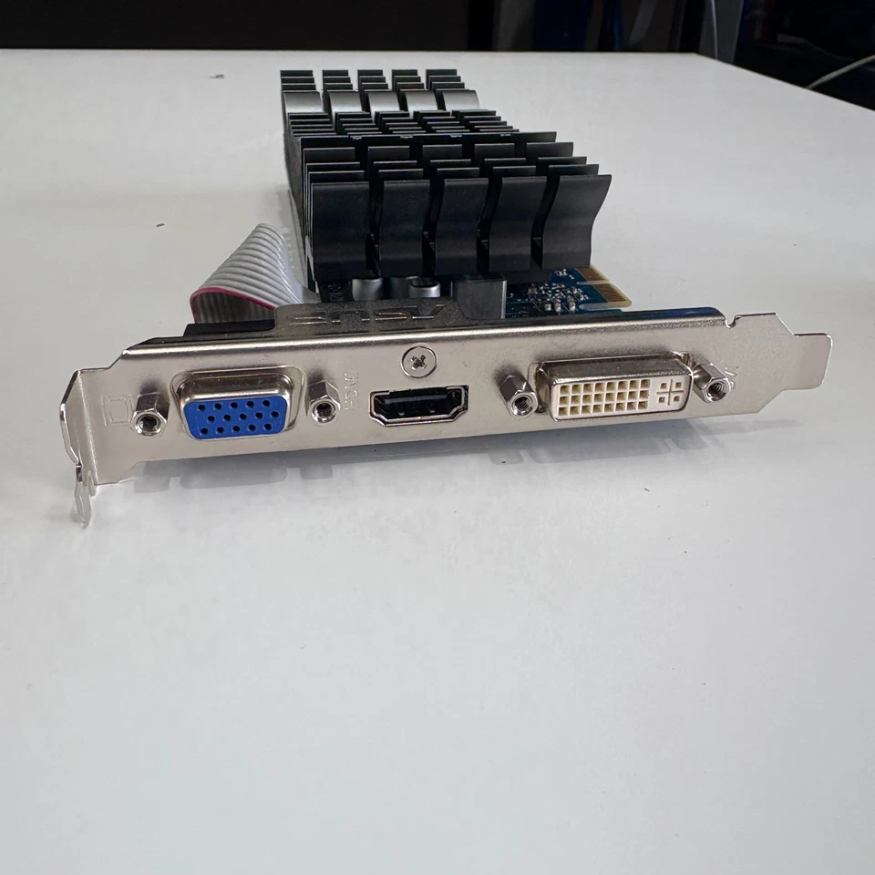 ASUS GeForce GT 610 (GT610-SL-1GD3-L) 1GB DDR3 SDRAM PCI Express UNTESTED - Image 2 of 4