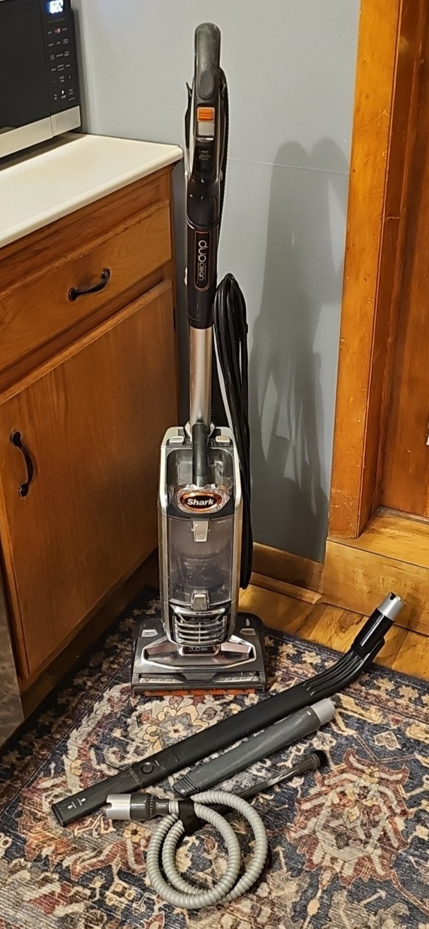 Shark Powered Lift-Away Duo Clean NV801 Pre Owned Vacuum Att