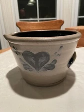 ROWE POTTERY (1992) Stoneware Mixing Bowl W/ Spout Cobalt Blue Heart