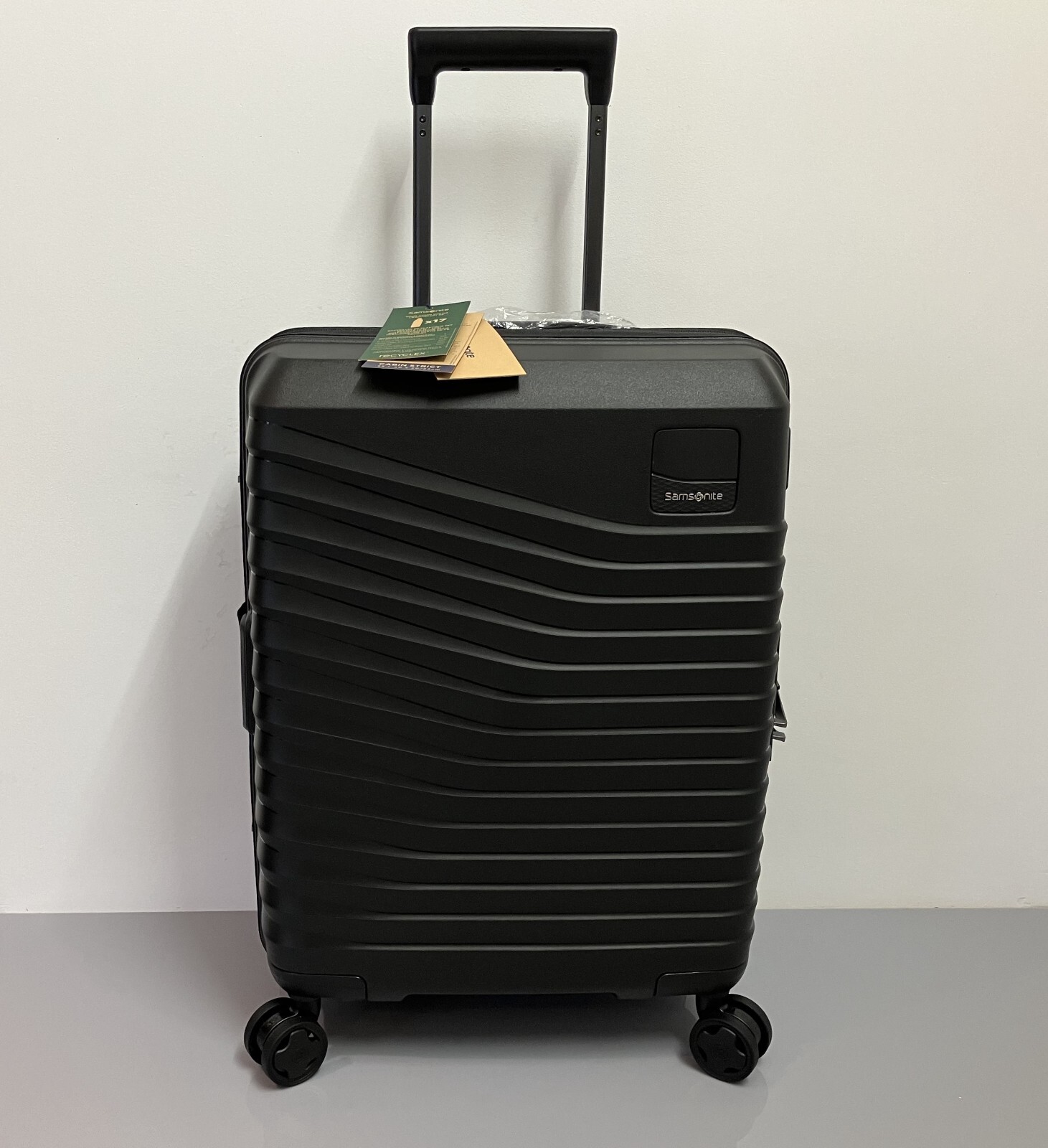 Samsonite Intuo Spinner 55/20 Exp Cabin Hardshell Case Black RRP £195.00
