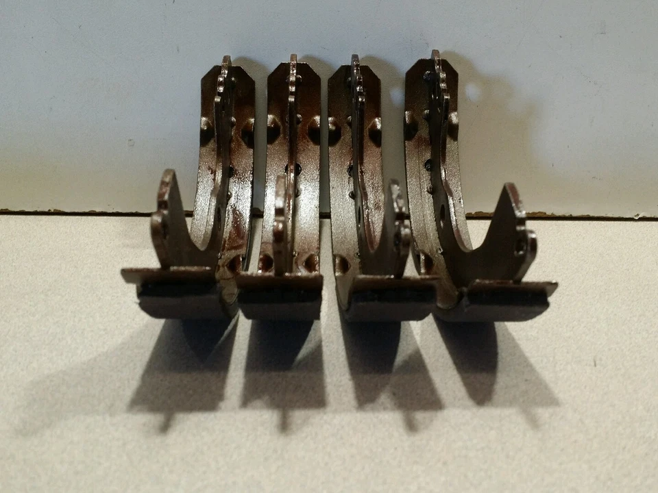 Zapata de freno de tambor trasera Bendix R628 con revestimiento, se adapta a vehículos enumerados en la tabla  Foto 3 de 4