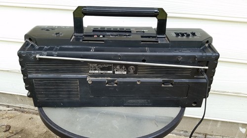 Vintage Sharp X-Bass WQ-T352 Boombox Stereo Cassette Surround - Zdjęcie 2 z 3