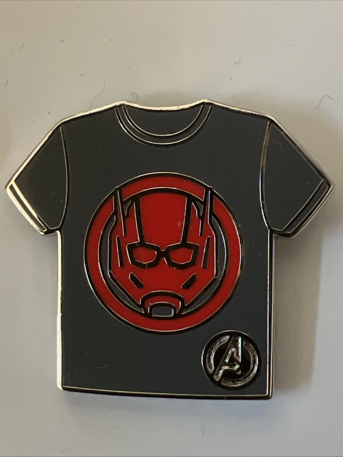 2024 WDW Hidden Disney Marvel T-Shirt Ant-Man CHASER Pin