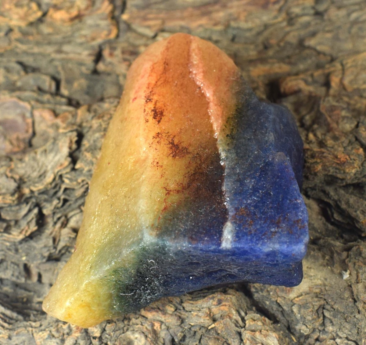 337 Ct/64 mm Natural Bi- Color Sapphire Gemstone Mineral Rough