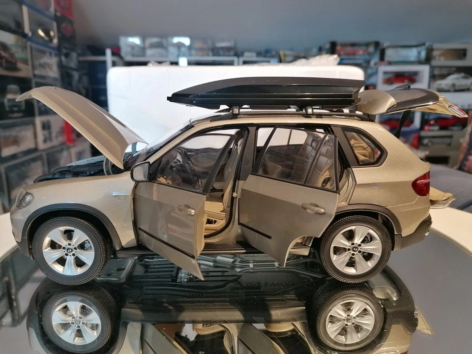 Kyosho 1/18 BMW X5 E70 (2006) 7 seats Gold Met MINT no box Roof Rack for free - Immagine 3 di 4