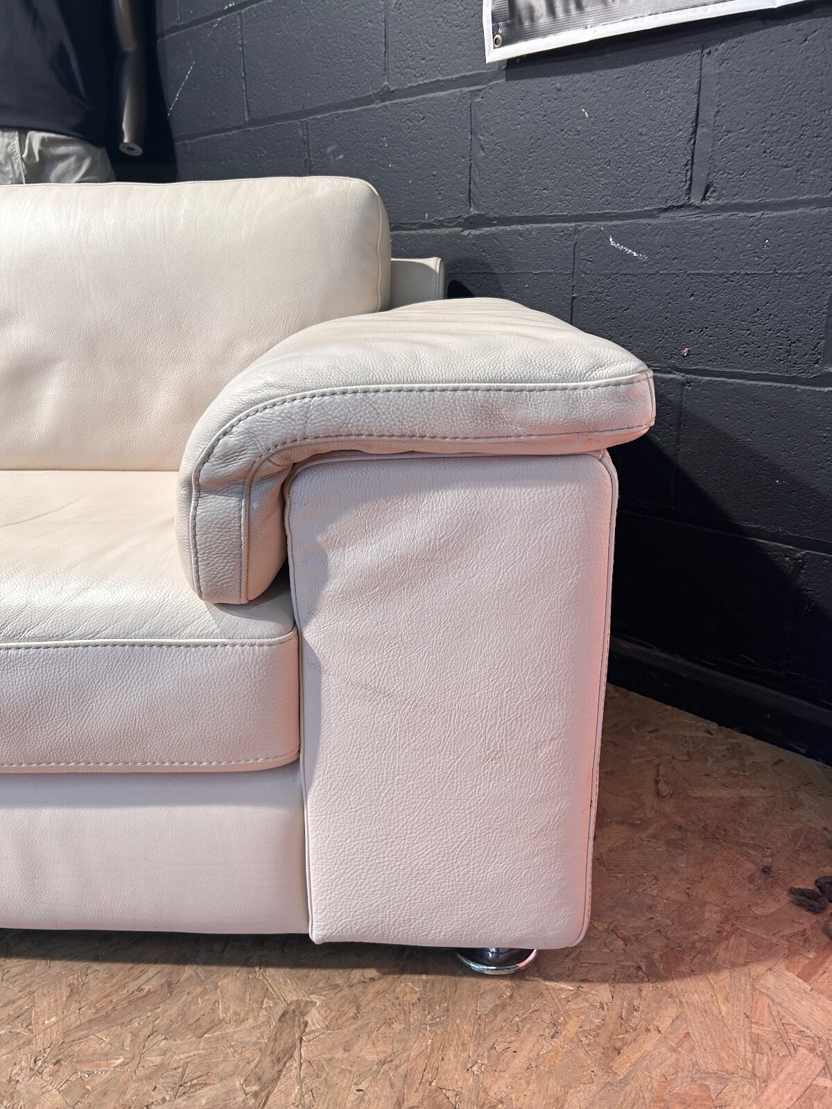 CAN DELIVER BARKER AND STONEHOUSE NATUZZI WHITE LEATHER SOFA eBay