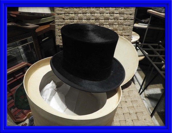 SOMBRERO DE COPA EN SU CAJA DE TRASOBARES ORIGINAL