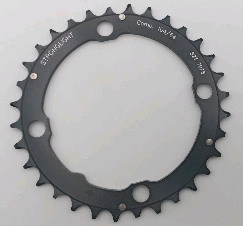 Plateau Stronglight 32T VTT BCD 104 pour remplacer votre transmission