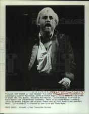 1989 Press Photo Gary Barker as Jean Valjean in scene from "Les Miserables"