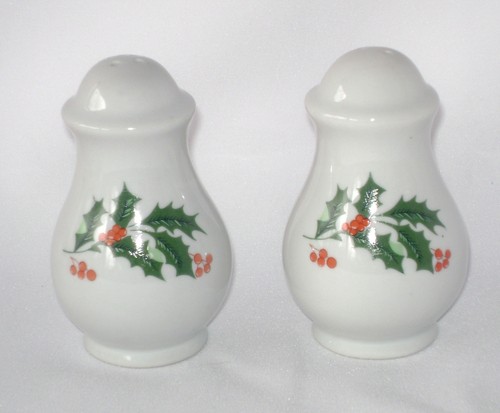Christmas Salt Pepper Shakers 2 Sets Green Spongeware Trees China Holly Berry - Picture 8 of 11