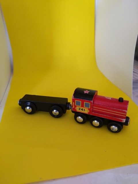 melissa & doug deluxe wooden railway train set