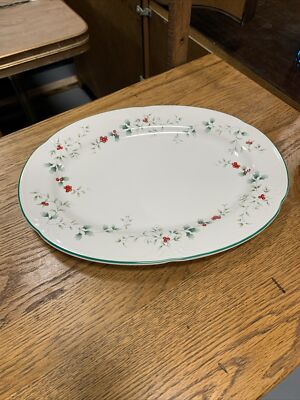Pfaltzgraff Winterberry Oval Platter White with Holly 14 1/2” X 10