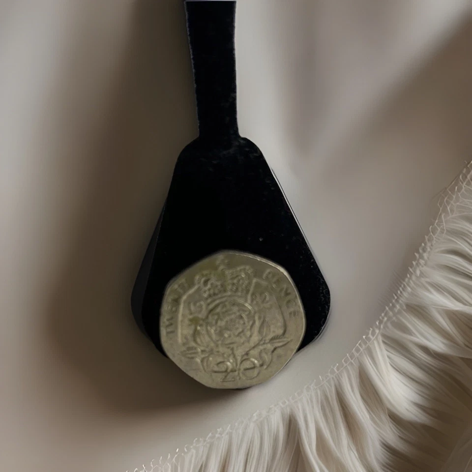 1982 Elizabeth II DG REG FD 20 Pence rare Coin - Image 2 of 4