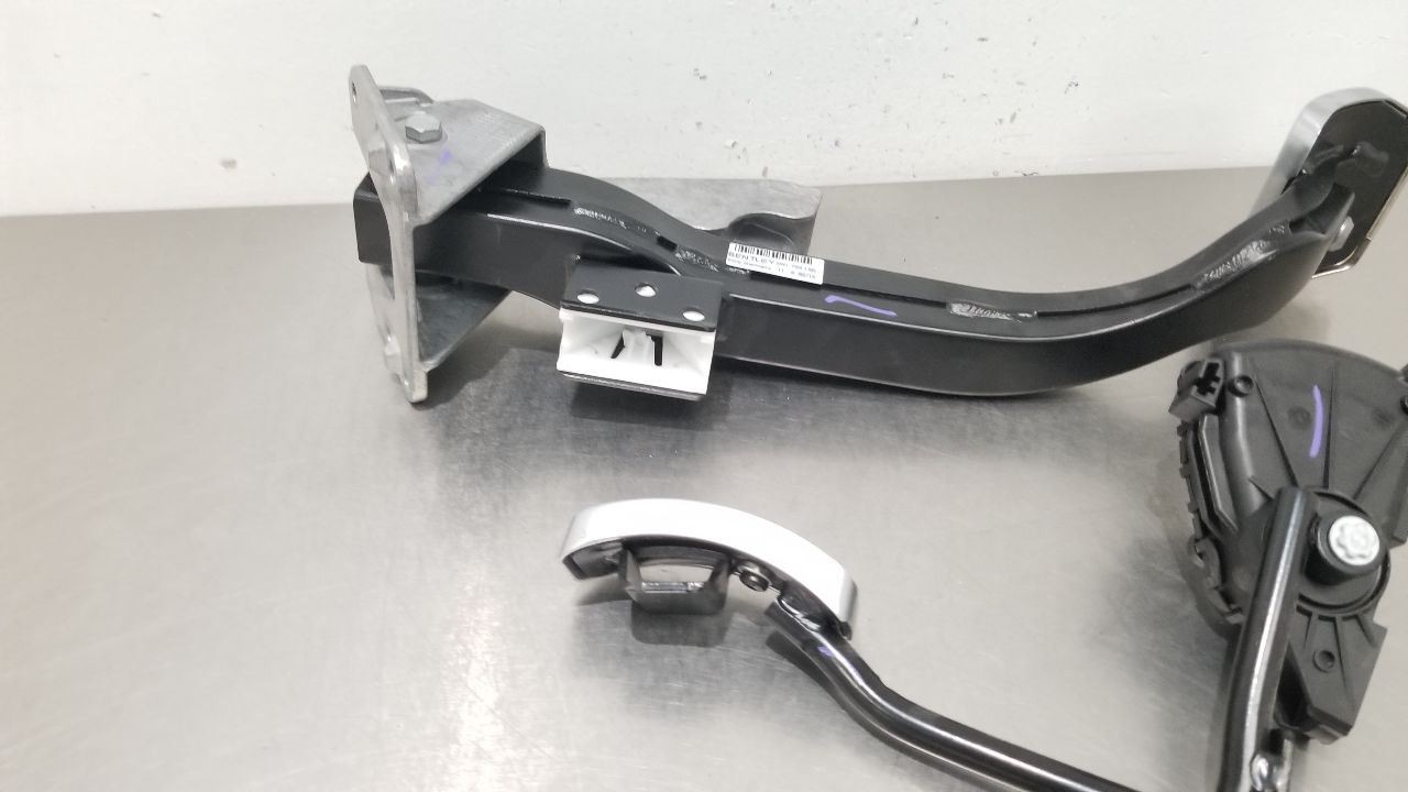 16 BENTLEY CONTINENTAL GTC GAS ACCELERATOR AND BRAKE PEDAL ASSEMBLY SET PAIR