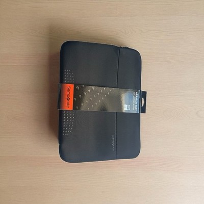 Samsonite Aramon NXT 14  Laptop Sleeve   Black   New / Excellent Condition