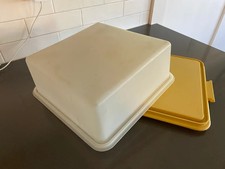 Tupperware Square Cake Taker, Cake Storage 1241 - 2 Piece Gold w/Sheer Top