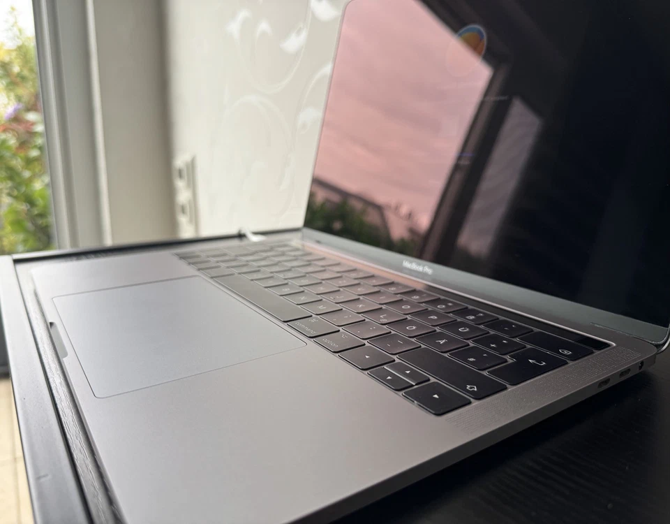 Apple MacBook Pro 13,3 Zoll Retina Display 1TB SSD,16GB RAM,Space Grau,2017,i7 - Bild 3 von 4
