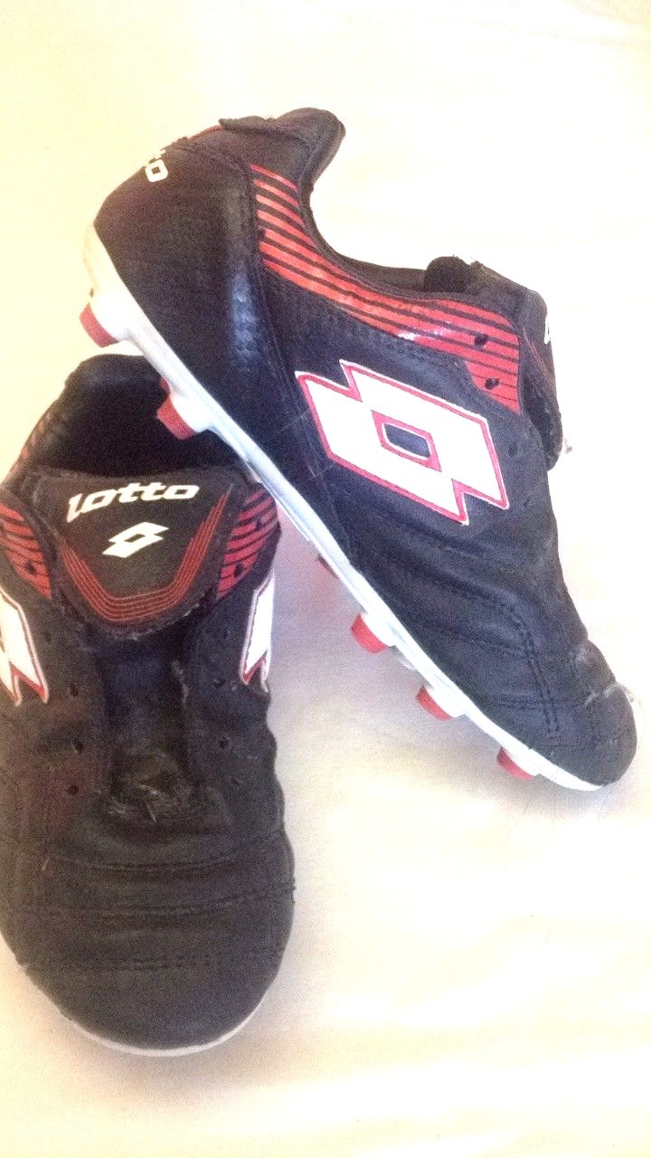 LOTTO scarpe da calcio colore nero rifiniture rosse bianche N° 33 USATE