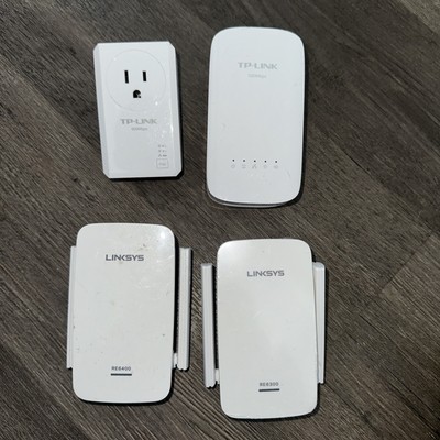 3 Wifi Extender Lot. LINKSYS TP-LINK