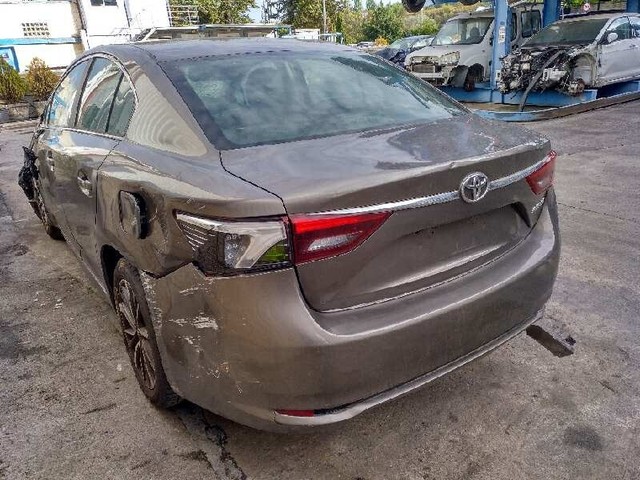 Пыльник тойота авенсис