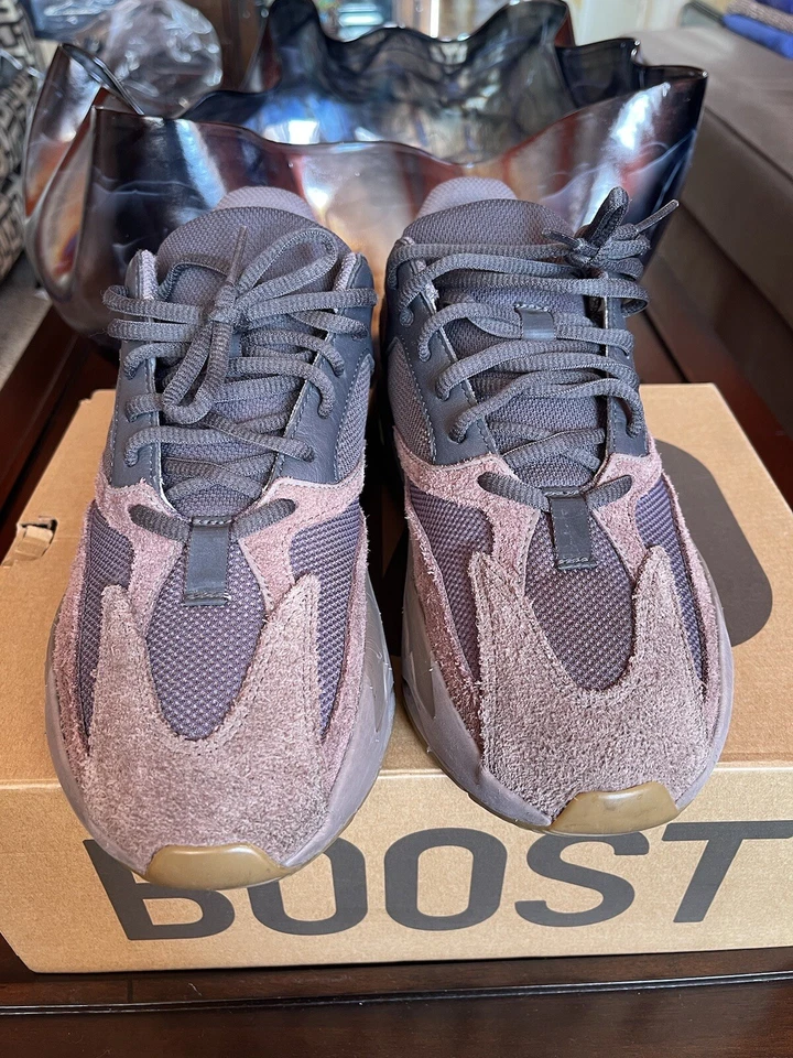 Adidas Yeezy Boost 700 V1 Malva Foto 2 de 4
