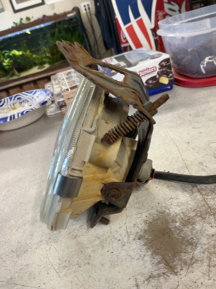 Lámpara antiniebla delantera SUBARU BAJA 03 04 05 06 LH Foto 2 de 4