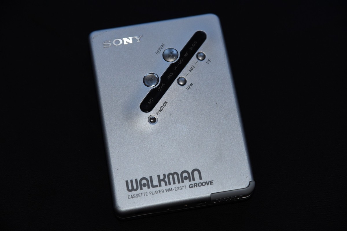 SONY WALKMAN WM-EX677 良品 Sony WM-EX677 Walkman Stereo Cassette Player New Belt