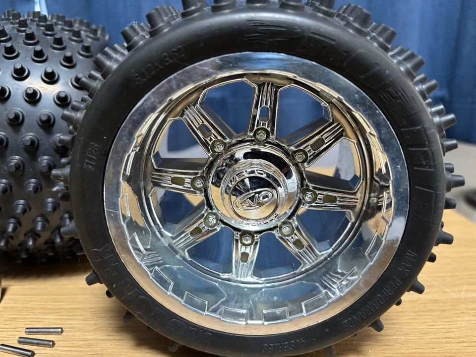 HPI Savage PROLINE 40er Mulcherreifen mit 23 mm Naben Japan - Bild 2 von 4