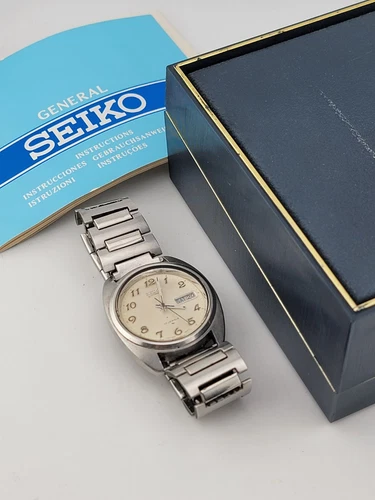 SEIKO MILITARY DIAL 7009-8081 DAY/DATE AUTOMATIC VINTAGE MEN’S WATCH W Box.