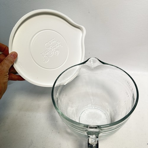 Pampered Chef 8-Cup and 4-Cup Glass Measuring Batter Bowl Set of 2 (8 Cup Cover) - Picture 8 of 18