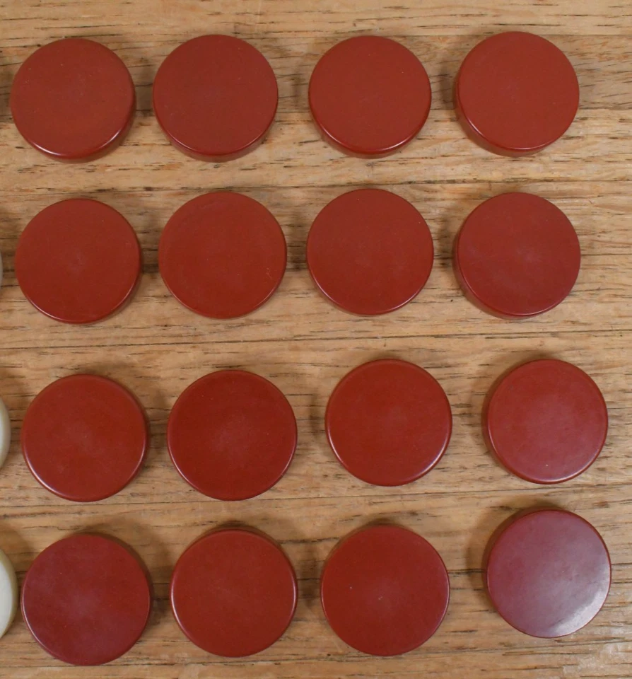 Vtg Bakelite Backgammon Game PIeces 32 Total with Dice 16 Red 16 White - Image 3 of 4