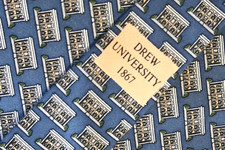 VINEYARD VINES MEN'S TIE BLUE/DREW UNIVERSITY 1867 WIDTH: 3.75" LENGTH: 55"