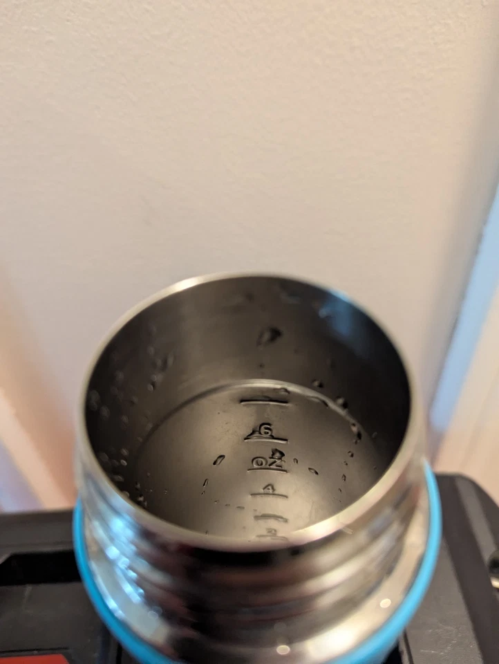 Botella aislada de acero inoxidable Pura Kiki 9 oz/260 ml Foto 2 de 4