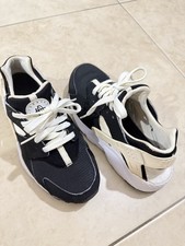 Nike Air Huarache black and white size W6-6.5 / 6Y