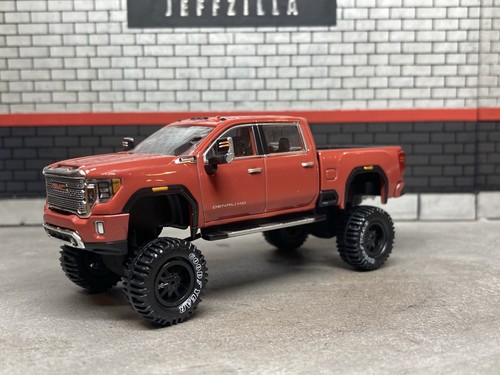 2022 GMC Sierra 2500 HD Lifted 4x4 Truck 1/64 Diecast Custom Duramax Greenlight - Picture 9 of 14