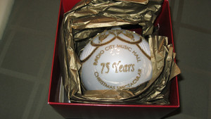 WATERFORD CRYSTAL RADIO CITY SPECTACULAR 75 YEAR ORNAMENT