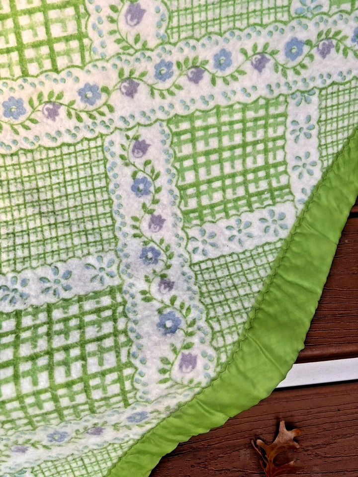 Полноразмерный зеленый шпалера + цветочный лоза флис атласная отделка одеяло винтажный 60-х MCM - Изображение 3 из 4
