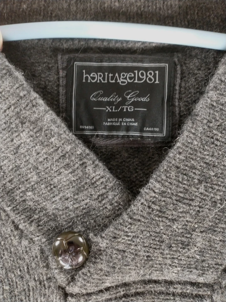 Suéter Heritage1981 cuello chal lana de cordero cuello en V botón para hombre XL gris cálido  Foto 4 de 4